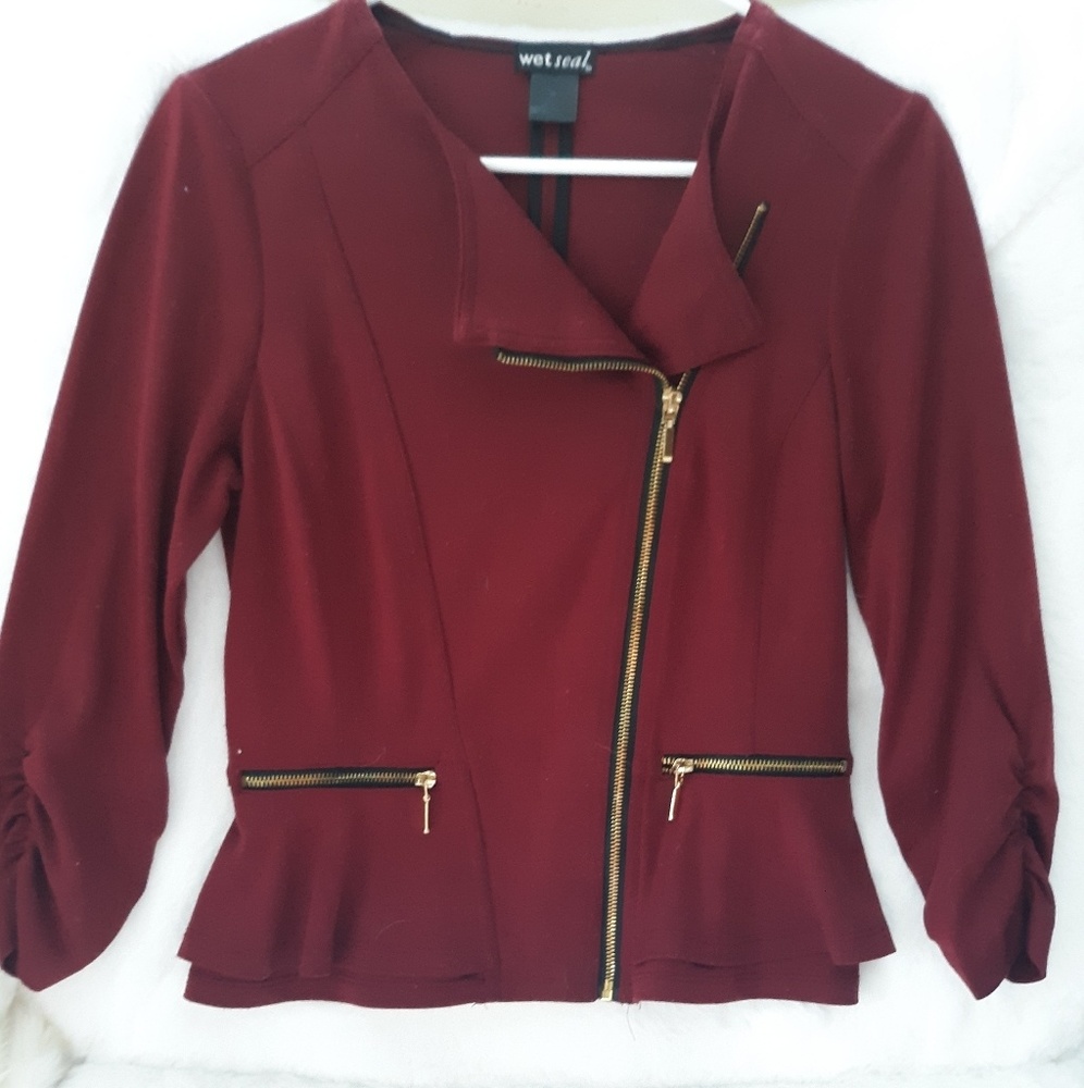 maroon zip up top